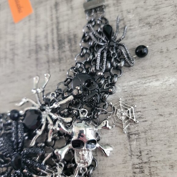 Natasha Skull Spider Mesh Necklace - Picture 5 of 14
